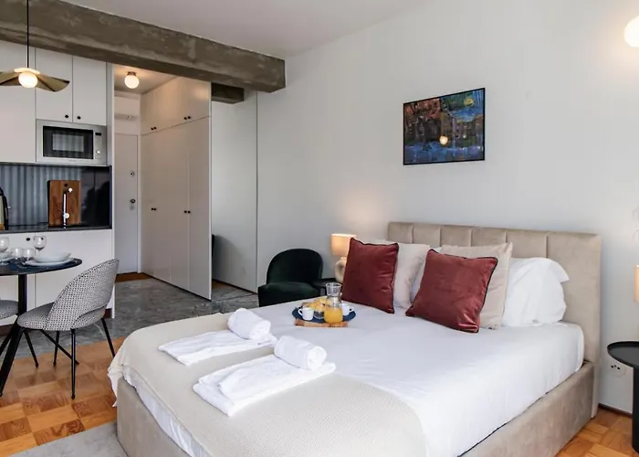 Ceuta By Lovelystay Apartman Porto