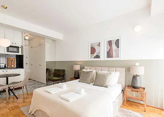 Ceuta By Lovelystay Apartamento *