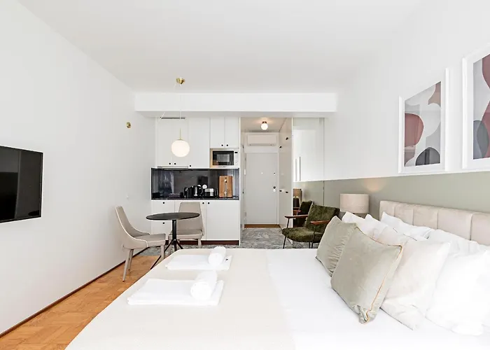 Ceuta By Lovelystay Apartamento